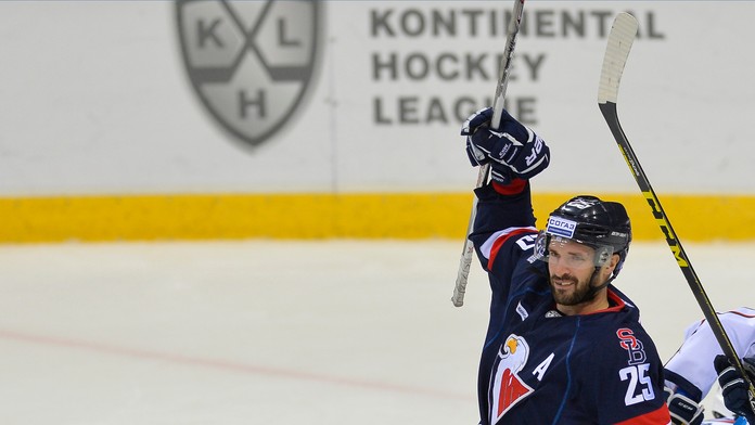 Na snímke Marek Viedenský (Slovan) sa teší po strelení gólu.