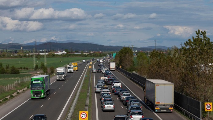 Nová diaľničná známka bude stáť len štyri eurá. Jednoduchým trikom ju viete využiť viac dní