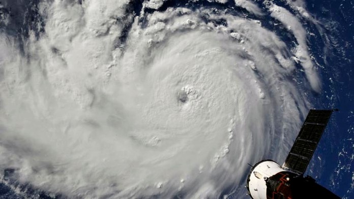 Hurikán Florence prudko naberá na sile.