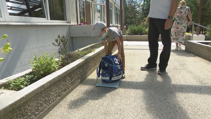 Meranie hmotnosti tašky.