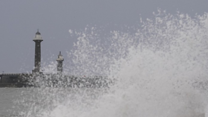 Na Európu sa ženie najhoršia snehová víchrica za 30 rokov. Vylúčené nie sú ani tornáda