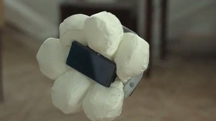 Kryt na mobil so zabudovanými airbagmi