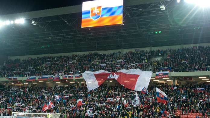 Slovenskí futbalisti oslavujú gól v kvalifikácii ME 2020.