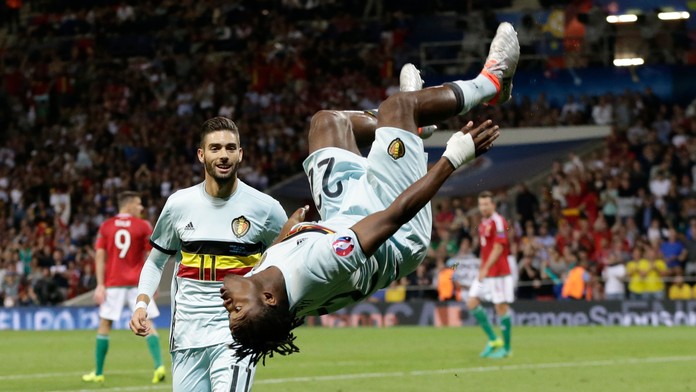 Michy Batshuayi z Belgicka sa teší po góle v osemifinále ME proti Maďarsku