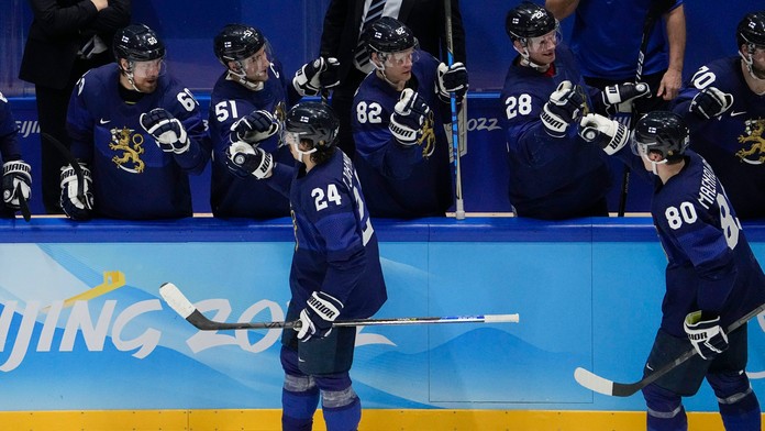 Fínsky hokejista Hannes Björninen.