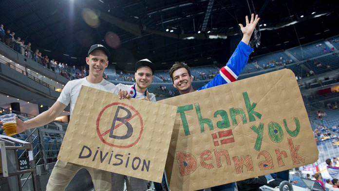 Na snímke z 20. apríla 2017 v Dvorníkoch zadymovanie vinohradu, ktoré má uchrániť vinič pred hroziacim mrazom.