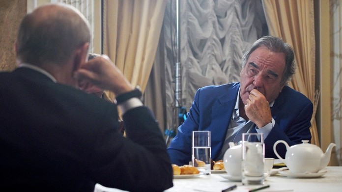 Oliver Stone sa zastal Vladimira Putina: Nie je monštrum, je to len americká propaganda