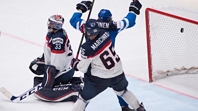 Jussi Jokinen dáva štvrtý gól Fínska proti Slovensku.