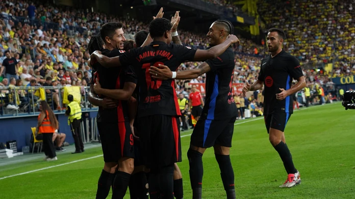 Lewandowski s Raphinhom režírovali triumf nad Villarrealom. Pre Ter Stegena sa však sezóna zrejme skončila
