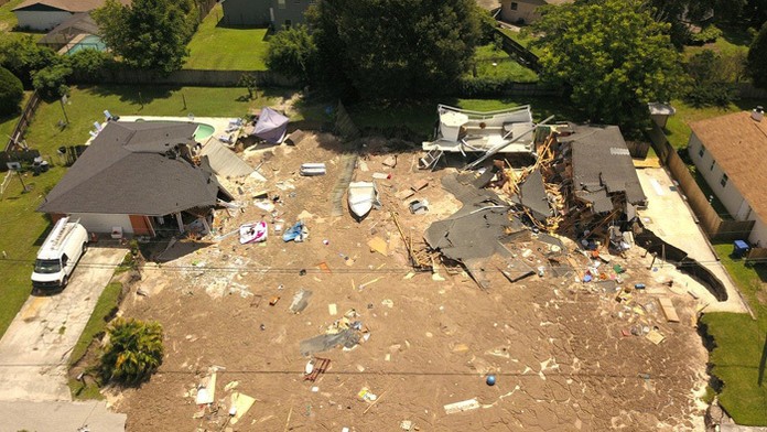 Uprostred floridského mesta Land O'Lakes sa otvorila zem.