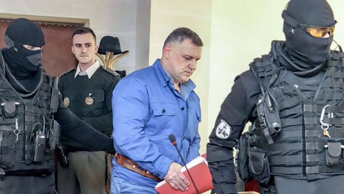 Roztúžený po spoločnej noci Jaro príde za Lindou rovno do Tomášovho domu.mp4