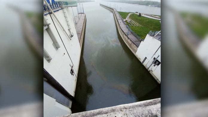 Únik ropy vo vodnom diele Gabčíkovo.