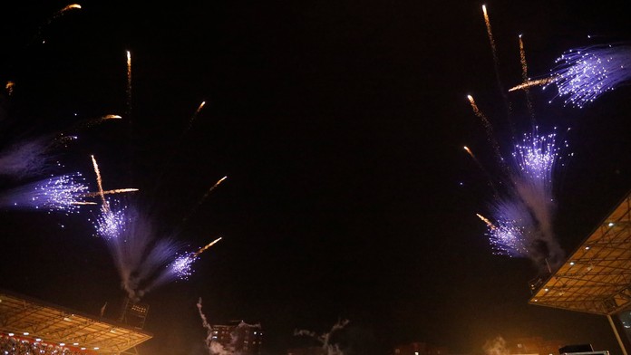 Ohňostroj na štadióne Upton Park po poslednom domácom zápase West Hamu.