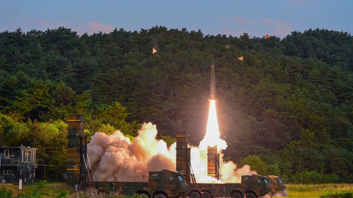 Južná Kórea nacvičovala útok na jadrové zariadenia KĽDR.