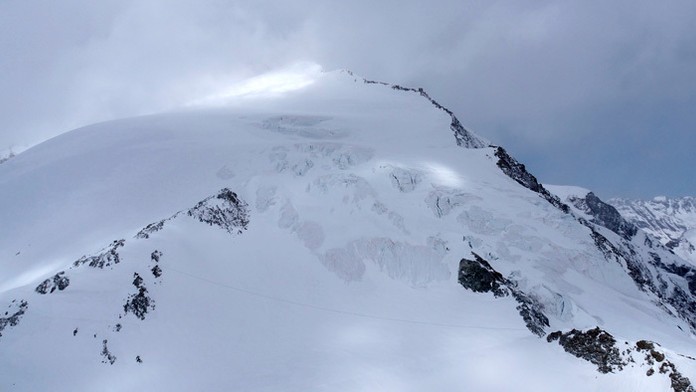 Vo švajčiarskych Alpách zahynuli štyria turisti.