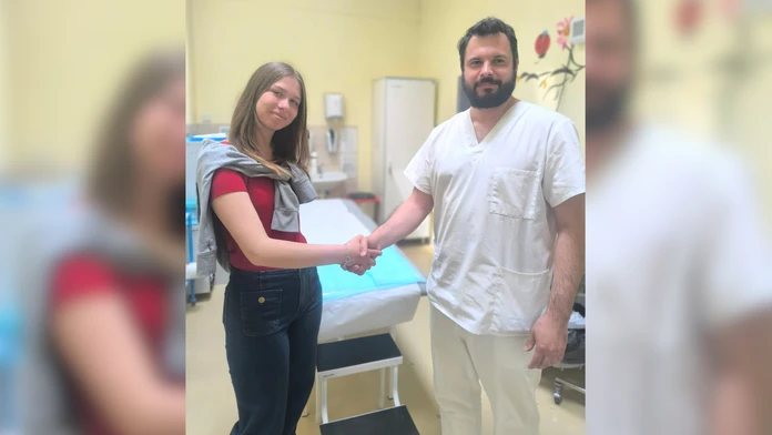 Spotené dlane Vanesse ničili život. Lekári našli trvalé riešenie s okamžitým účinkom