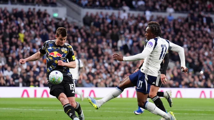 Premier League: Tottenham prišiel o dôležité víťazstvo po penalte. Zotrvanie v súťaži stále nemá isté