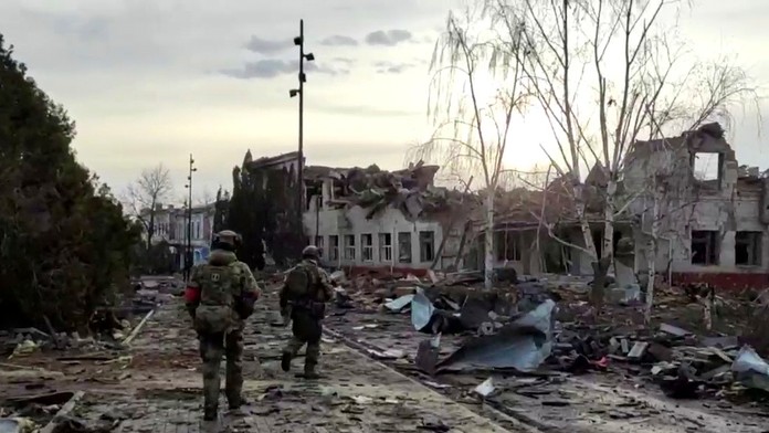 Rusi vytvorili novú taktiku nazývanú trojuholník smrti, ktorou ničia Ukrajincov. Spozornieť by malo aj NATO