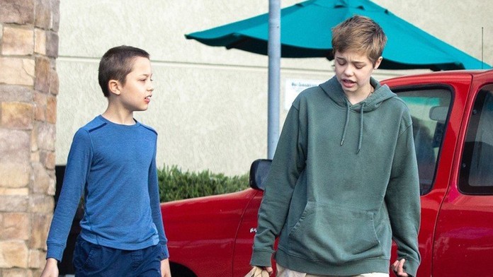 Žiadne hviezdne maniere. Deti Angeliny Jolie musia doma pomáhať