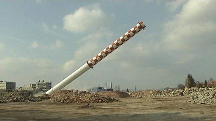 19 PN Odstrelovanie komina.transferweb_jpg_bez_watermarku_1.jpg