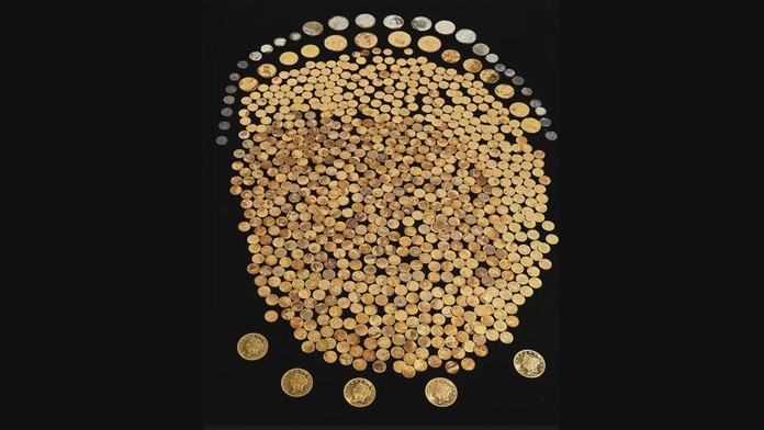 VIDEO: Kopanie na kukuričnom poli mu zmenilo život. Muž tam našiel poklad obrovskej hodnoty