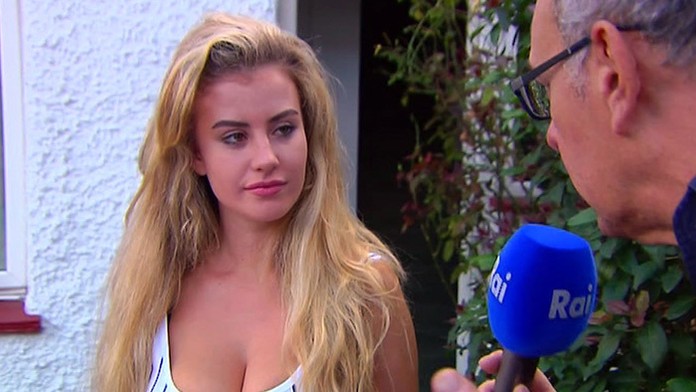 Na videosnímke z 6. augusta 2017 modelka Chloe Aylingová poskytuje rozhovor v britskom Surrey.