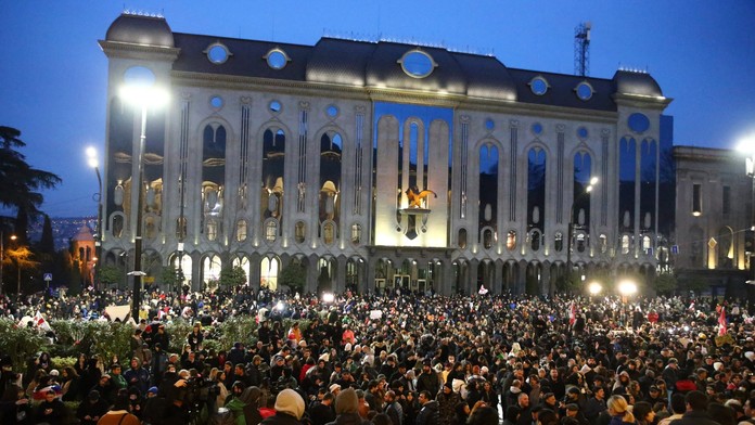 Gruzínsky parlament odhlasoval stiahnutie návrhu sporného zákona, ktorý vyvolal masové protesty