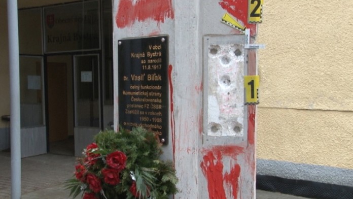 Z miesta už skôr ukradli Biľakovu bustu.