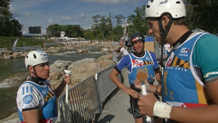 Michal Martikán, Alexander Slafkovský, Matej Beňuš v cieli hliadok na MS.