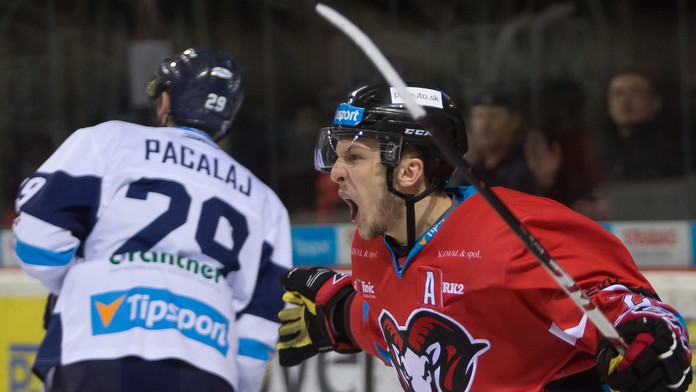 Tomáš Matoušek (Banská Bystrica) sa raduje z gólu.