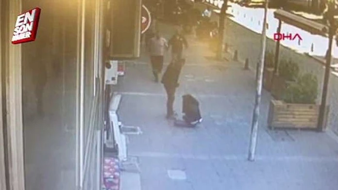 Bitka ženy na ulici v Turecku