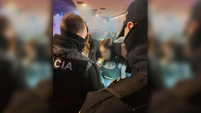 Veľké razie v nočných podnikoch v Čadci. Pod vplyvom alkoholu bolo viacero detí