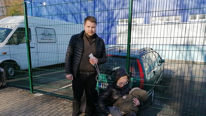 Pred Vyšným Nemeckým sú niekoľkohodinové kolóny. Na Slovensko prišla aj rodina s dvojročným dieťaťom