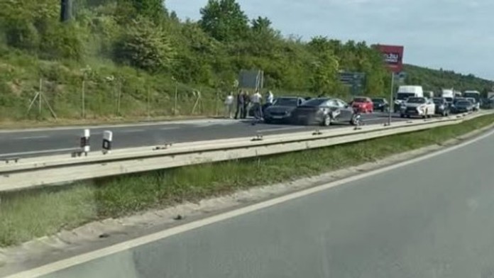 Na snímke kolízia áut pri Košiciach.