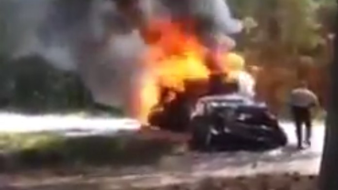 Kapitán vo výslužbe zachránil ľudí z horiaceho auta