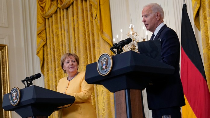 Joe Biden a Angela Merkelová.