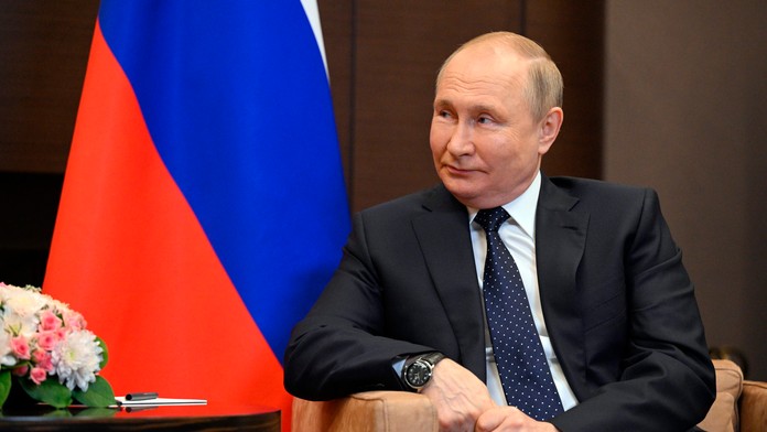 Prezident Putin proti sebe poštval Kremeľ za vojnu na Ukrajine. Diskutuje sa o jeho odchode