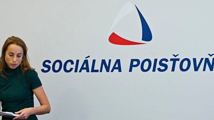 Ozbrojenci spustili paľbu na ľudí pred kostolom. 