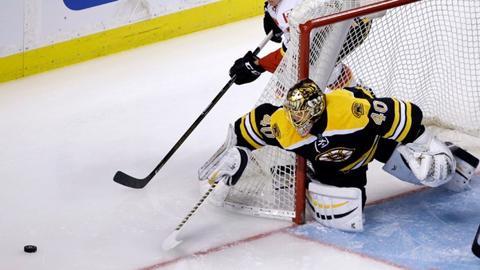 Tuukka Rask z Bostonu Bruins na archívnej snímke.