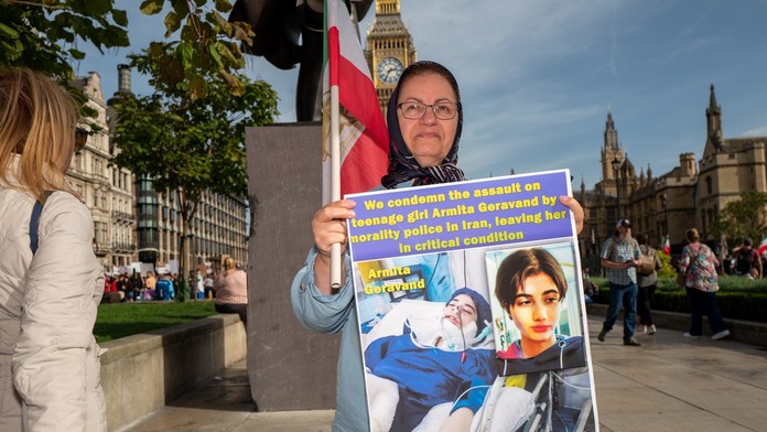 V Iráne zomrela tínedžerka, ktorá upadla do kómy po zásahu mravnostnej polície