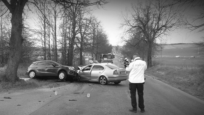 Čelná zrážka v Poprade má obeť. Vodič neprežil riskantné predbiehanie