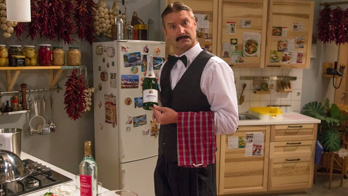 Andy Kraus ako sluha Jean