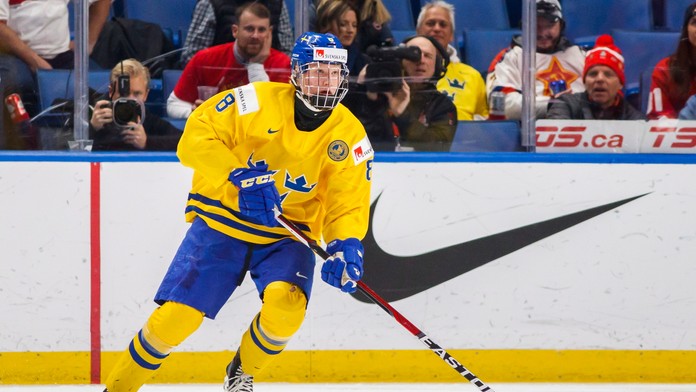 Hasiči našli pozostatky ženského tela.