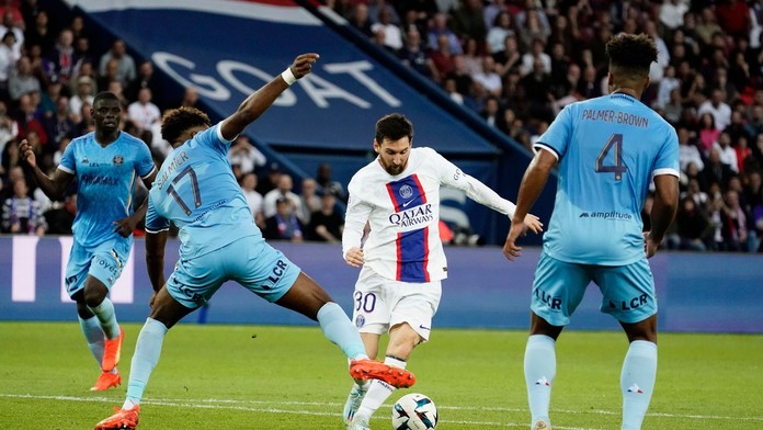 Troyes dalo nečakane zabrať Parížu. K sedemgólovej prestrelke prispeli i Messi, Neymar a Mbappé