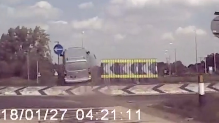 Dodávka letela vzduchom v Británii