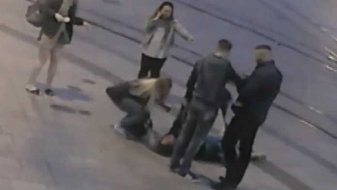 Celý incident zachytila kamera.