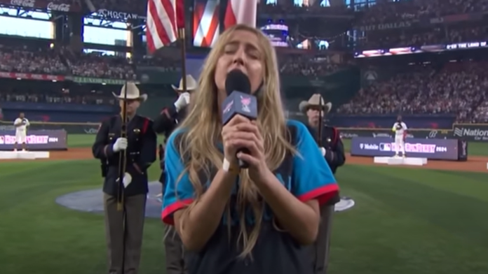 VIDEO: Obrovský škandál populárnej speváčky. Opitá príšerne zaspievala americkú hymnu