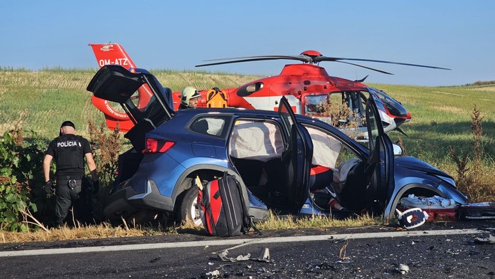 Čelná zrážka za obcou Blatné si žiaľ vyžiadala obeť. 