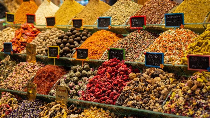 Katastrofálne výsledky kontroly kávy a čaju u našich susedov. Niektoré produkty obsahovali cement a perie