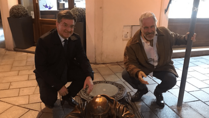 Komunikáciu Lajčáka s Epsteinom vnímajú negatívne 2 z 3 Slovákov, ukázal nový prieskum